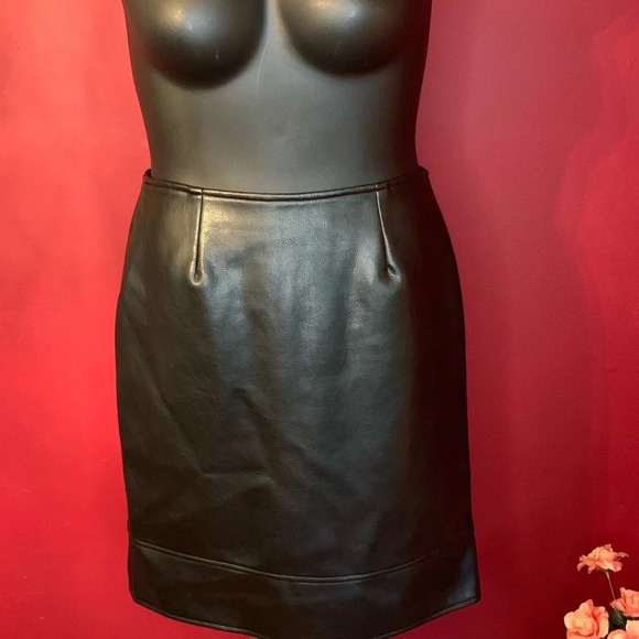 Women’s Faux Leather Pencil Skirt Size 8 - Picture 1 of 2